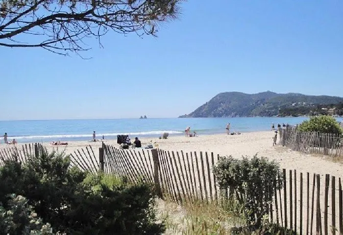 2 Au Coeur De La Station Balneaire, De Sable